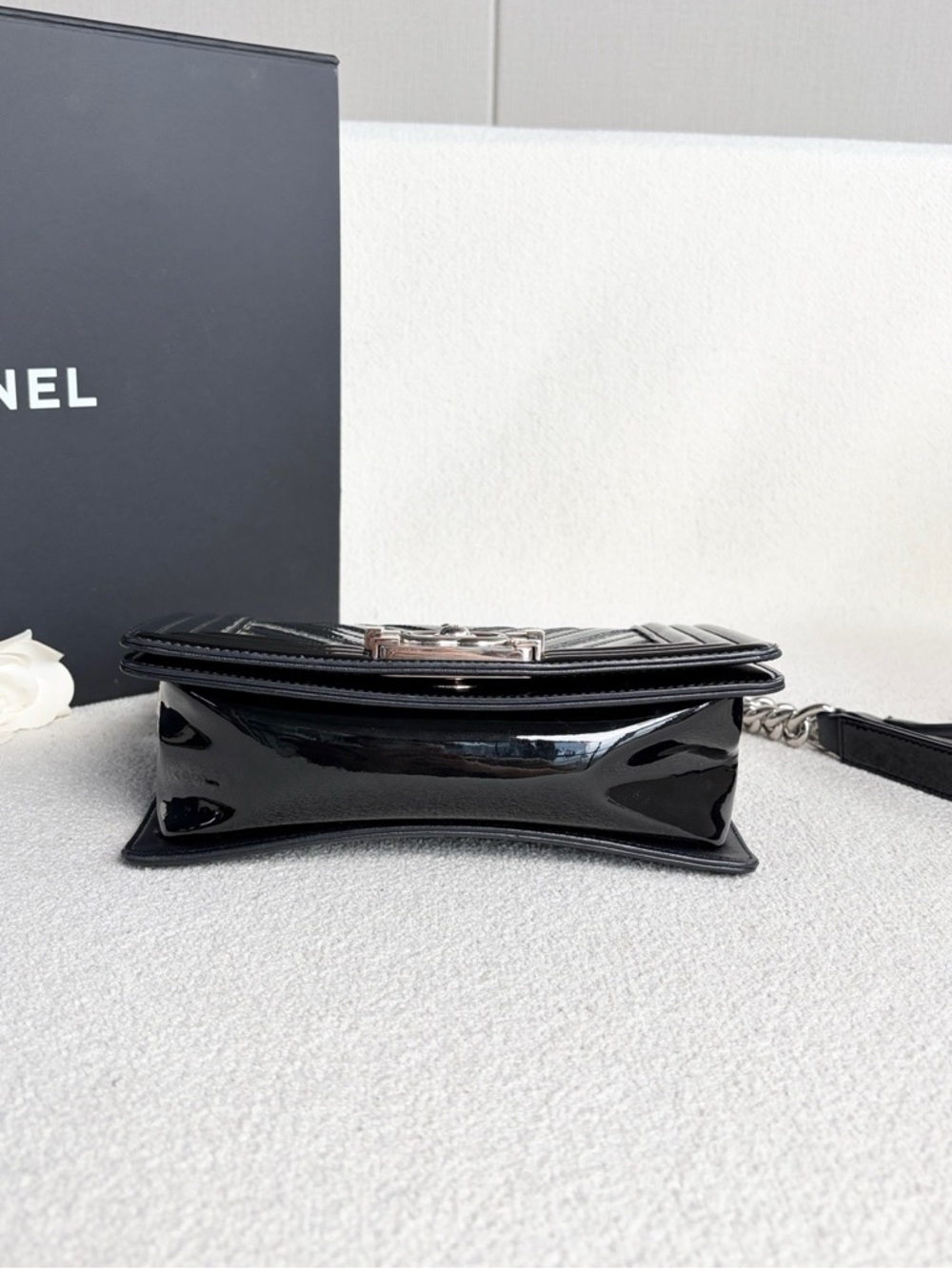 Chanel | Leboy Small Sequin Patent Chevron Black Silver | Excellent Condition - Picture 5 of 7